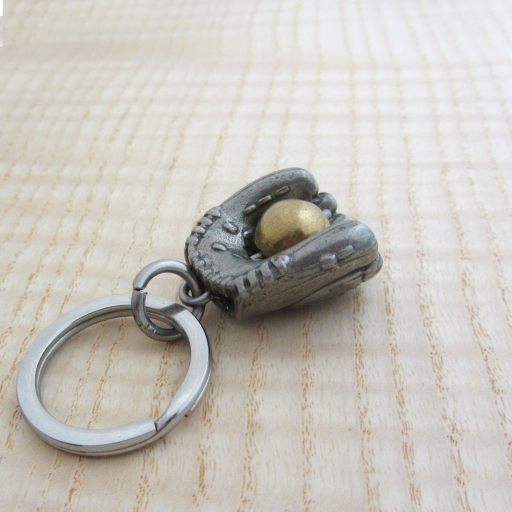 Baseball glove keychain and&nbsp;pendant.