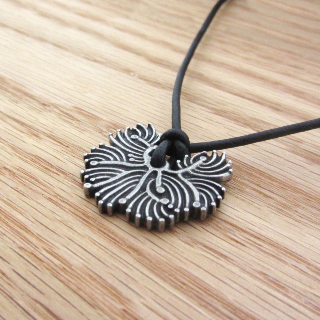 Paenibacillus vortex and Bacillus subtilis colony&nbsp;necklaces